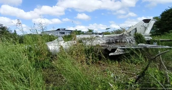 Máy bay tiêm kích MiG-21 bị "bỏ quên" ở Cà Mau