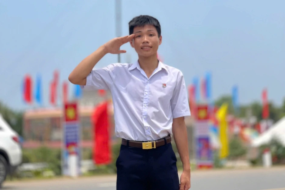 Mẹ lo đến nghẹt thở khi con lao ra biển cứu 2 cháu nhỏ Mẹ lo đến nghẹt thở khi con lao ra biển cứu 2 cháu nhỏ