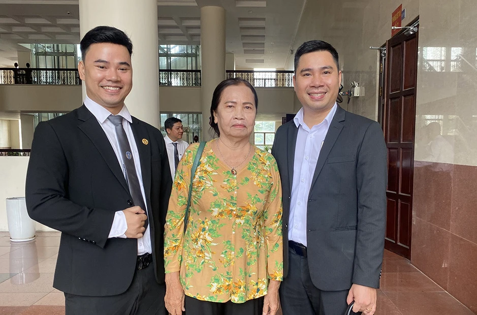 Mẹ và vợ cố diễn viên Đức Tiến kết thúc tranh chấp tài sản thừa kế Mẹ và vợ cố diễn viên Đức Tiến kết thúc tranh chấp tài sản thừa kế