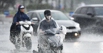 Miền Bắc bất ngờ đón gió mùa đông bắc từ tối nay, nhiều nơi mưa to đến rất to