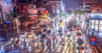 Miền Bắc đón không khí lạnh gây mưa lớn từ chiều tối mai, đề phòng dông lốc