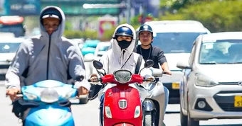 Miền Bắc, miền Trung nắng nóng như đổ lửa
