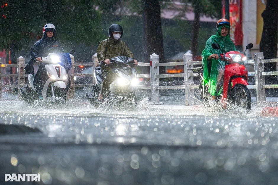 Miền Bắc mưa lớn kéo dài, áp thấp nhiệt đới sắp mạnh lên thành bão