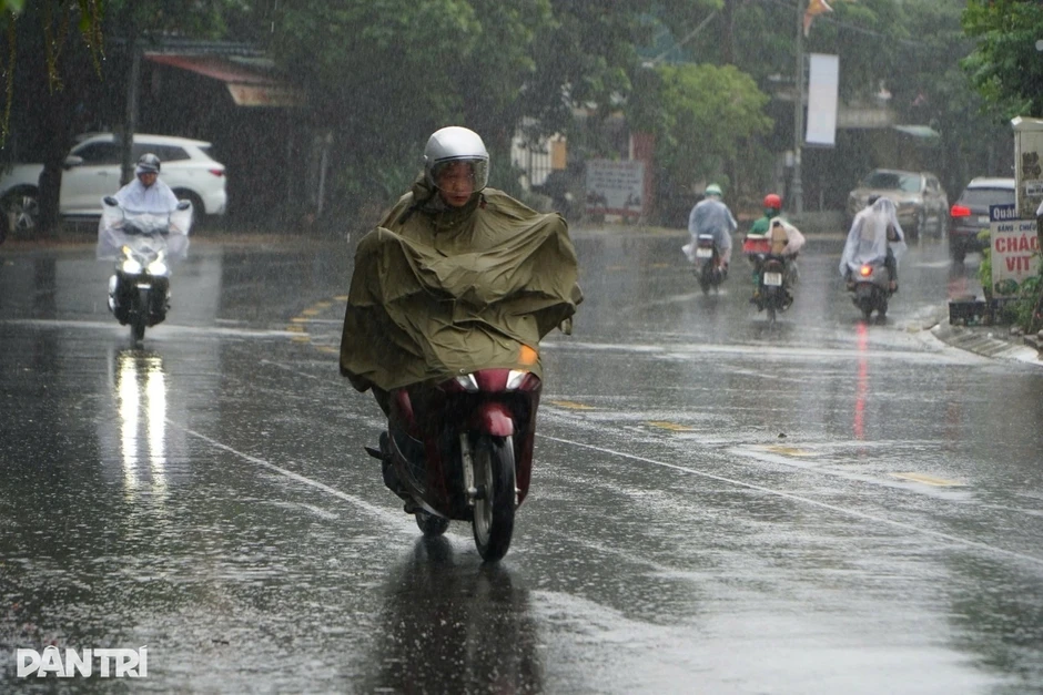 Miền Bắc ngày trời nắng, chiều tối bắt đầu mưa to Miền Bắc ngày trời nắng, chiều tối bắt đầu mưa to