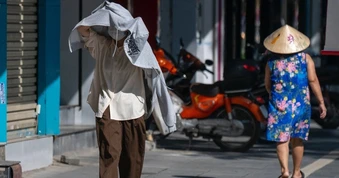 Miền Bắc, Trung Bộ bước vào đỉnh điểm nắng nóng, Hà Nội vượt ngưỡng 40 độ C