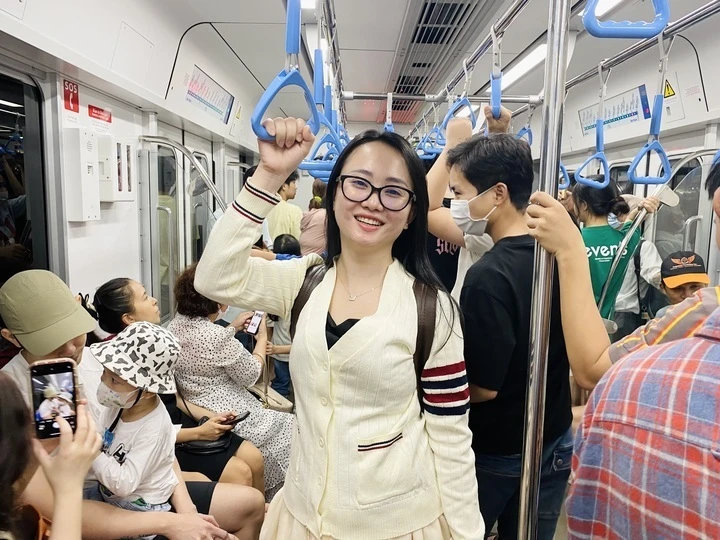 Miễn phí vé Metro số 1 cho hành khách trong ngày kỷ niệm 50 năm TP Hồ Chí Minh Miễn phí vé Metro số 1 cho hành khách trong ngày kỷ niệm 50 năm TP Hồ Chí Minh