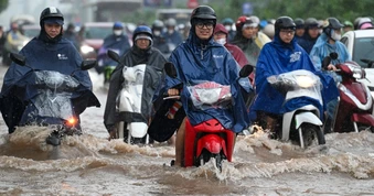 Miền Trung mưa tầm tã, nhiều nơi có thể ngập úng