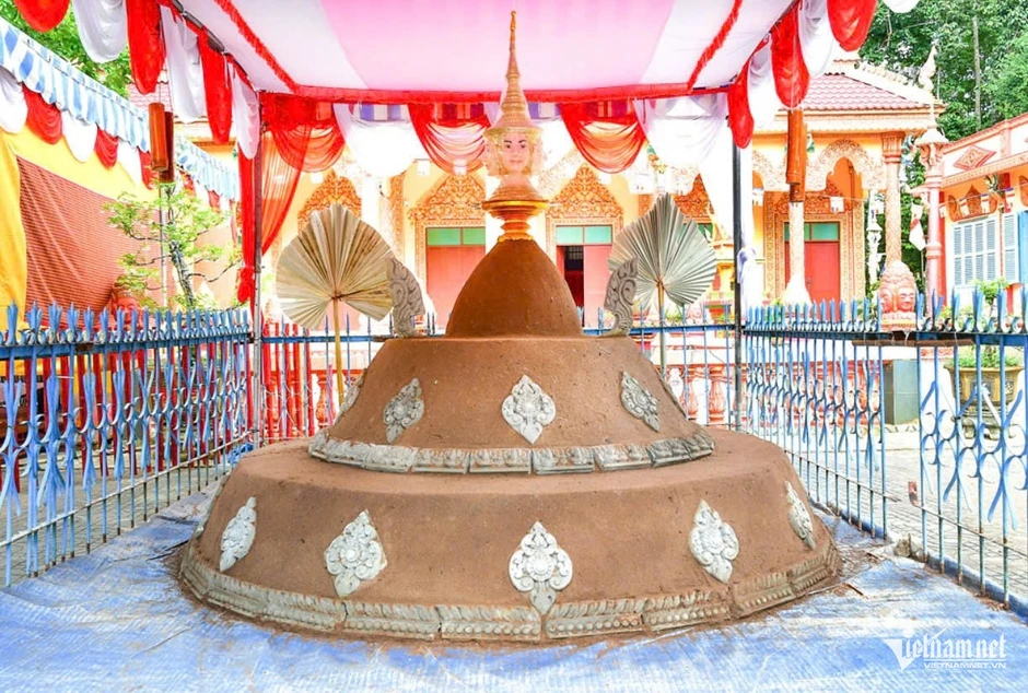 Mỗi hạt cát, một lời nguyện lành: Nghi lễ đắp núi cát trong Tết Chôl Chnăm Thmây Mỗi hạt cát, một lời nguyện lành: Nghi lễ đắp núi cát trong Tết Chôl Chnăm Thmây