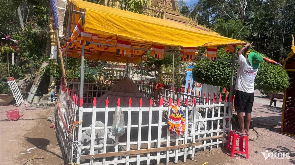 Mỗi hạt cát, một lời nguyện lành: Nghi lễ đắp núi cát trong Tết Chôl Chnăm Thmây Mỗi hạt cát, một lời nguyện lành: Nghi lễ đắp núi cát trong Tết Chôl Chnăm Thmây