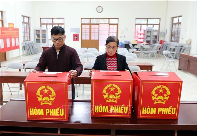 Mỗi lá phiếu là quyền chính trị thiêng liêng, là trách nhiệm công dân đối với đất nước Mỗi lá phiếu là quyền chính trị thiêng liêng, là trách nhiệm công dân đối với đất nước