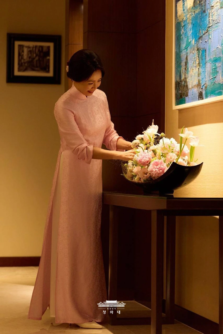 Món quà đặc biệt phu nhân Ngô Phương Ly gửi tặng phu nhân Tổng thống Hàn Quốc Món quà đặc biệt phu nhân Ngô Phương Ly gửi tặng phu nhân Tổng thống Hàn Quốc
