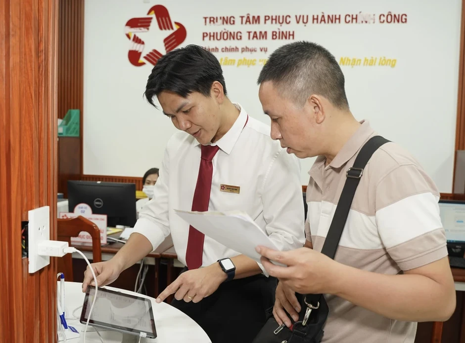 Một năm vận hành chính quyền địa phương 2 cấp: Đặt cán bộ cấp cơ sở đúng vị trí, giao quyền gắn với KPI Một năm vận hành chính quyền địa phương 2 cấp: Đặt cán bộ cấp cơ sở đúng vị trí, giao quyền gắn với KPI