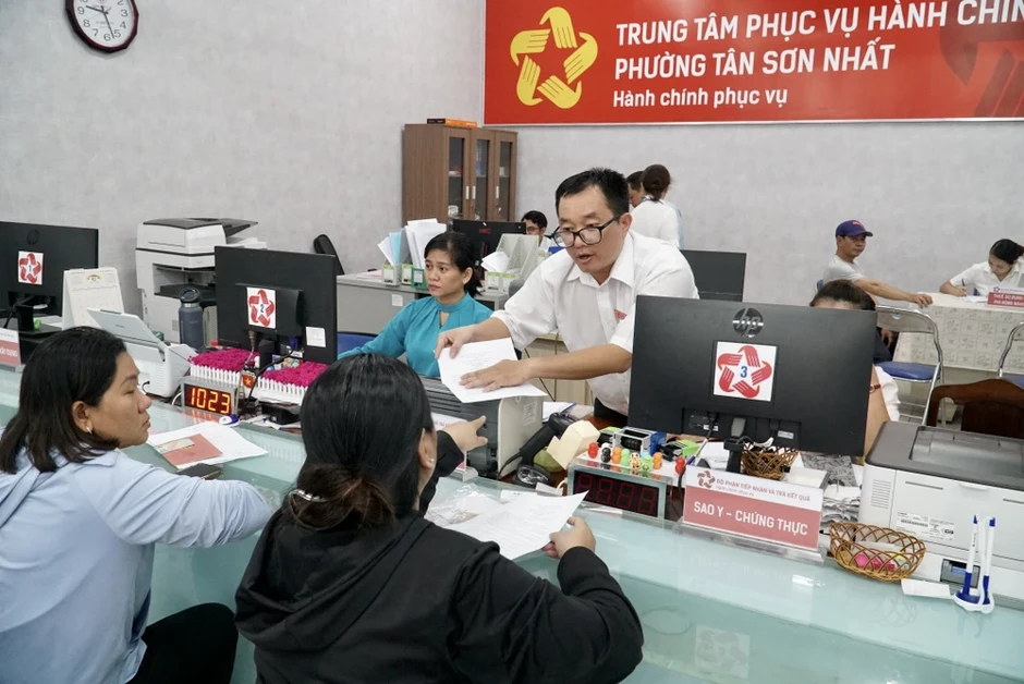 Một năm vận hành chính quyền địa phương 2 cấp: Đặt cán bộ cấp cơ sở đúng vị trí, giao quyền gắn với KPI Một năm vận hành chính quyền địa phương 2 cấp: Đặt cán bộ cấp cơ sở đúng vị trí, giao quyền gắn với KPI