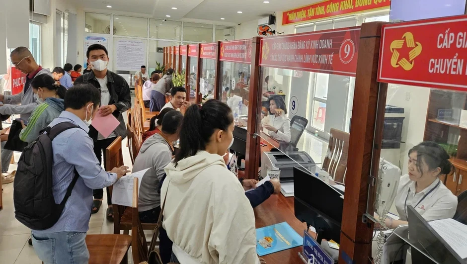 Một năm vận hành chính quyền địa phương 2 cấp: Rút ngắn thủ tục hành chính, chính quyền gần dân hơn Một năm vận hành chính quyền địa phương 2 cấp: Rút ngắn thủ tục hành chính, chính quyền gần dân hơn