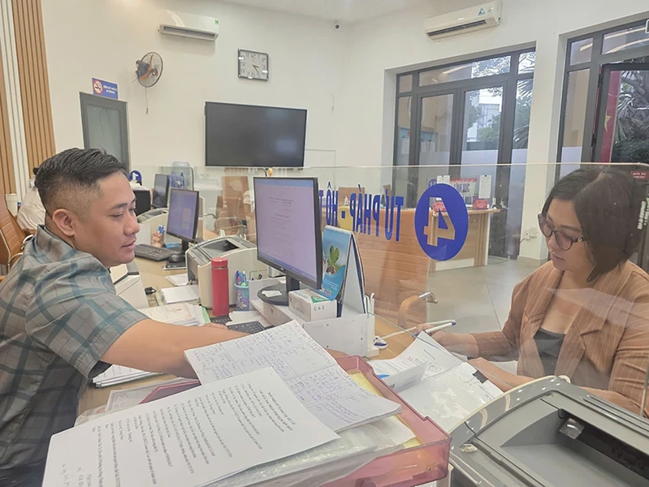 Một năm vận hành chính quyền địa phương 2 cấp: TP.HCM ứng dụng công nghệ, phục vụ người dân nhanh và tốt hơn Một năm vận hành chính quyền địa phương 2 cấp: TP.HCM ứng dụng công nghệ, phục vụ người dân nhanh và tốt hơn