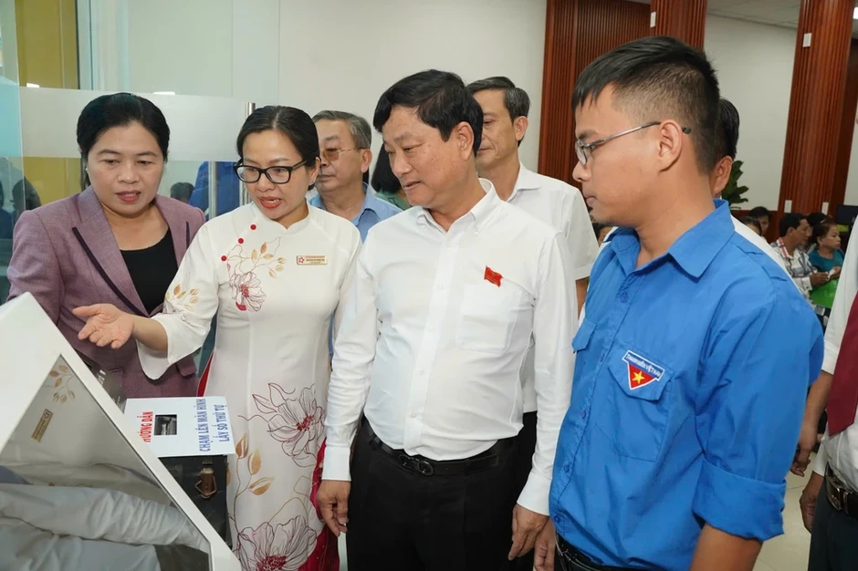 Một năm vận hành chính quyền địa phương 2 cấp: TP.HCM ứng dụng công nghệ, phục vụ người dân nhanh và tốt hơn Một năm vận hành chính quyền địa phương 2 cấp: TP.HCM ứng dụng công nghệ, phục vụ người dân nhanh và tốt hơn