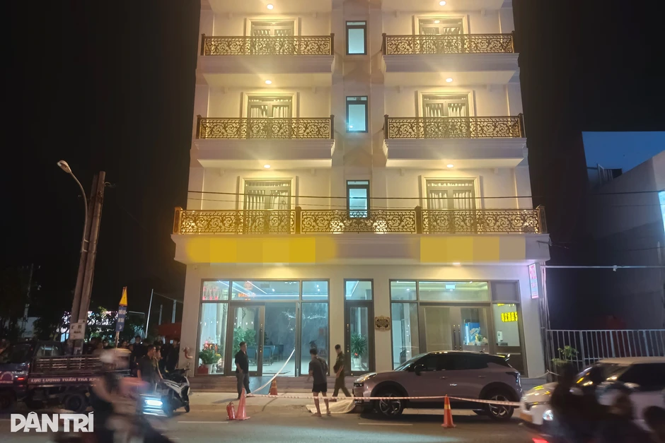 Một người nước ngoài tử vong trước khách sạn ở TPHCM Một người nước ngoài tử vong trước khách sạn ở TPHCM