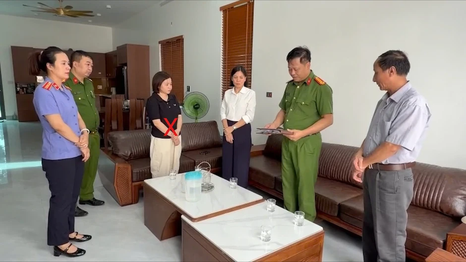 Một phụ nữ ở Phú Thọ bị khởi tố, lộ chiêu trò mua bán đất nhiều người dễ bị lừa Một phụ nữ ở Phú Thọ bị khởi tố, lộ chiêu trò mua bán đất nhiều người dễ bị lừa