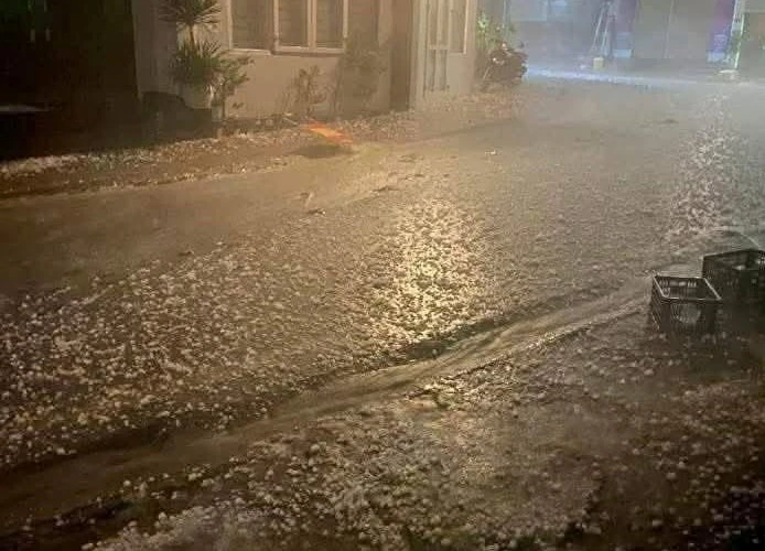 Mưa đá Bắc Hà gây thiệt hại lớn cho người dân Vào rạng sáng 16 - 4 - 2026 Mưa đá Bắc Hà gây thiệt hại lớn cho người dân Vào rạng sáng 16 - 4 - 2026