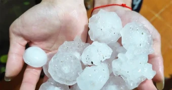 Mưa đá hiếm gặp đầu tháng 5 2026 , chuyên gia cảnh báo hiện tượng thời tiết cực đoan