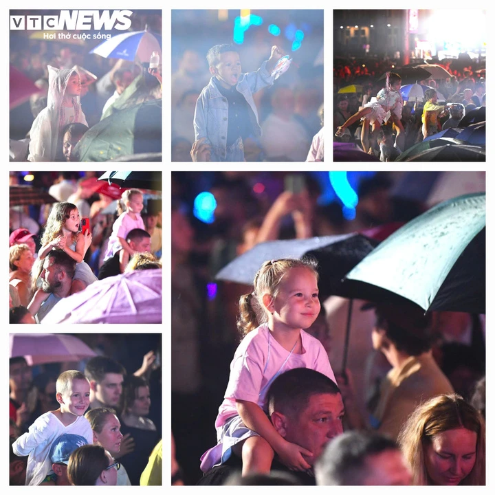 Mưa lớn, du khách nước ngoài vẫn hòa mình vào đêm Trung thu ở Nha Trang Mưa lớn, du khách nước ngoài vẫn hòa mình vào đêm Trung thu ở Nha Trang