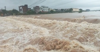 Mưa lớn gây ngập nhiều khu dân cư ở Quảng Ninh