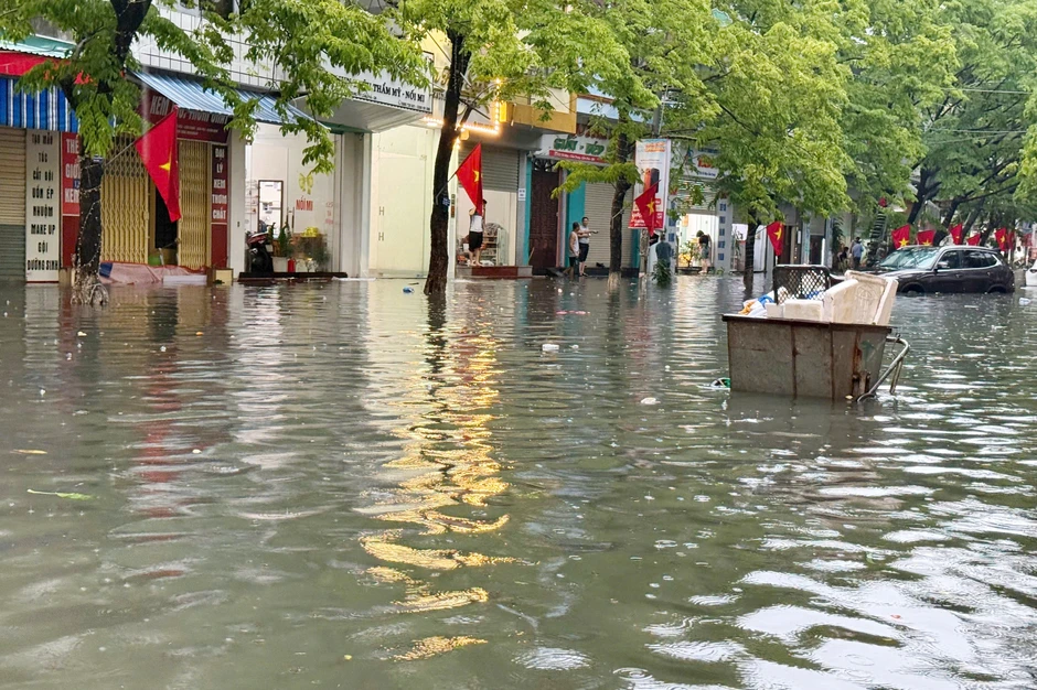 Mưa lớn liên tiếp, nhiều nơi ở Quảng Ninh ngập sâu Mưa lớn liên tiếp, nhiều nơi ở Quảng Ninh ngập sâu