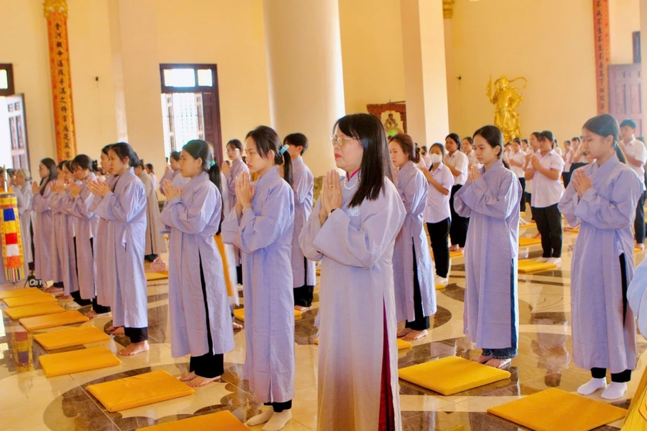 Mùa Phật đản: Người trẻ chọn một ngày tu Bát quan trai Mùa Phật đản: Người trẻ chọn một ngày tu Bát quan trai