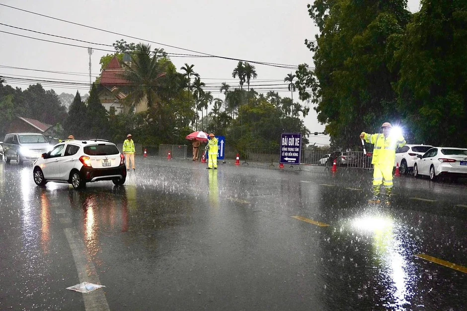 Mưa trắng trời Đền Hùng , biển người đổ về Lễ Giỗ Tổ Hùng Vương 2026 Mưa trắng trời Đền Hùng , biển người đổ về Lễ Giỗ Tổ Hùng Vương 2026