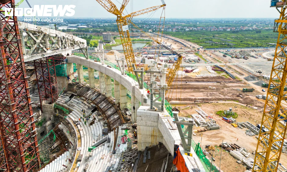 Mục sở thị mái vòm 8.600 tấn tự đóng mở của sân vận động PVF ở Hưng Yên Mục sở thị mái vòm 8.600 tấn tự đóng mở của sân vận động PVF ở Hưng Yên