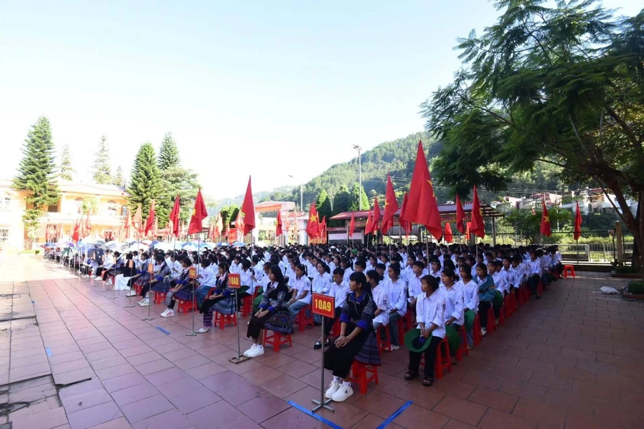 Năm học mới: Chuẩn bị từ ngôn ngữ, sách vở đến bữa ăn cho trẻ em vùng cao Năm học mới: Chuẩn bị từ ngôn ngữ, sách vở đến bữa ăn cho trẻ em vùng cao
