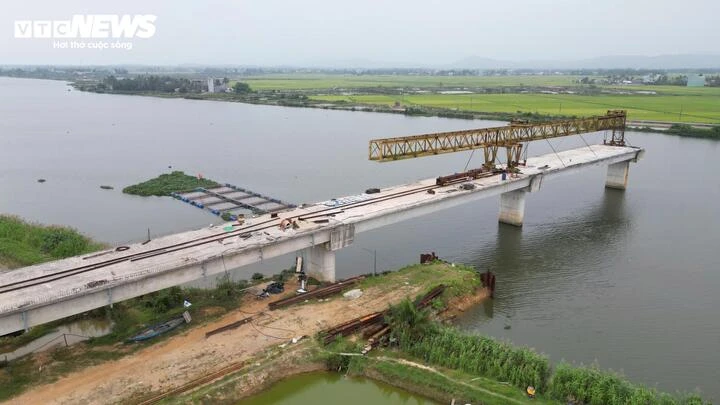 'Năm lần bảy lượt' được gia hạn, cầu 220 tỷ ở Đà Nẵng vẫn dang dở