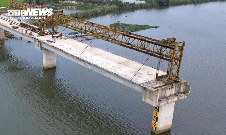 'Năm lần bảy lượt' được gia hạn, cầu 220 tỷ ở Đà Nẵng vẫn dang dở