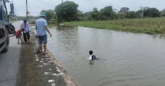 Nam sinh lớp 11 nhảy xuống sông cứu hai anh em nhỏ