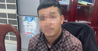 Nam thanh niên lái xe máy chặn đầu ô tô giữa đường ở Tây Ninh