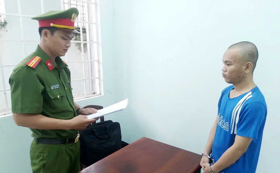 Nam thanh niên tăng ga xe máy bỏ chạy, tông trọng thương thiếu tá công an Nam thanh niên tăng ga xe máy bỏ chạy, tông trọng thương thiếu tá công an