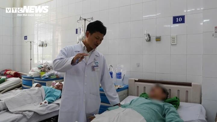 Nạn nhân sống sót vụ cháy xe khách ở Đồng Nai kể lại khoảnh khắc kinh hoàng Nạn nhân sống sót vụ cháy xe khách ở Đồng Nai kể lại khoảnh khắc kinh hoàng