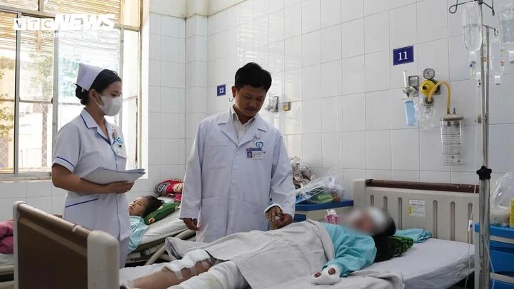 Nạn nhân sống sót vụ cháy xe khách ở Đồng Nai kể lại khoảnh khắc kinh hoàng Nạn nhân sống sót vụ cháy xe khách ở Đồng Nai kể lại khoảnh khắc kinh hoàng