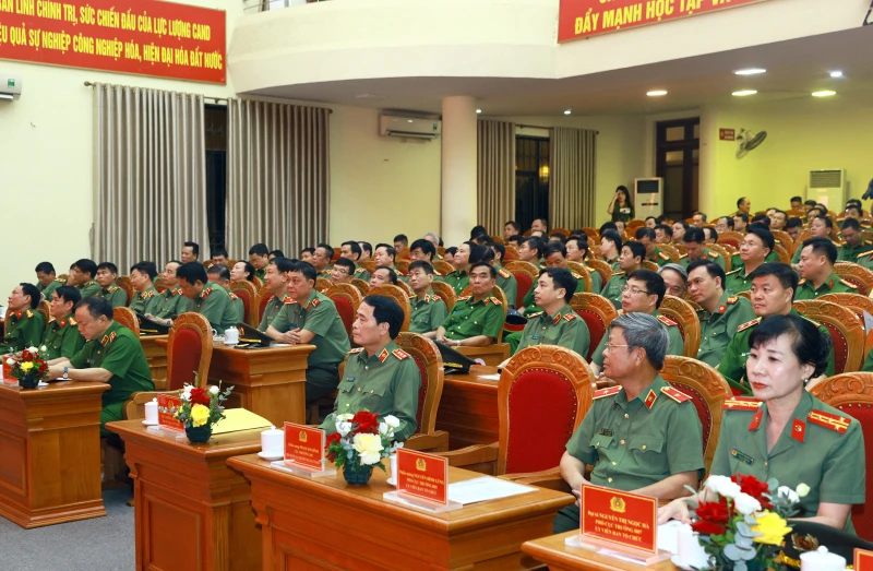 Nâng cao chất lượng công tác điều lệnh, quân sự, võ thuật trong Công an nhân dân Nâng cao chất lượng công tác điều lệnh, quân sự, võ thuật trong Công an nhân dân