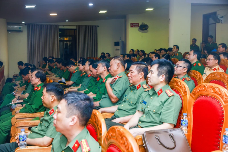 Nâng cao chất lượng công tác điều lệnh, quân sự, võ thuật trong Công an nhân dân Nâng cao chất lượng công tác điều lệnh, quân sự, võ thuật trong Công an nhân dân