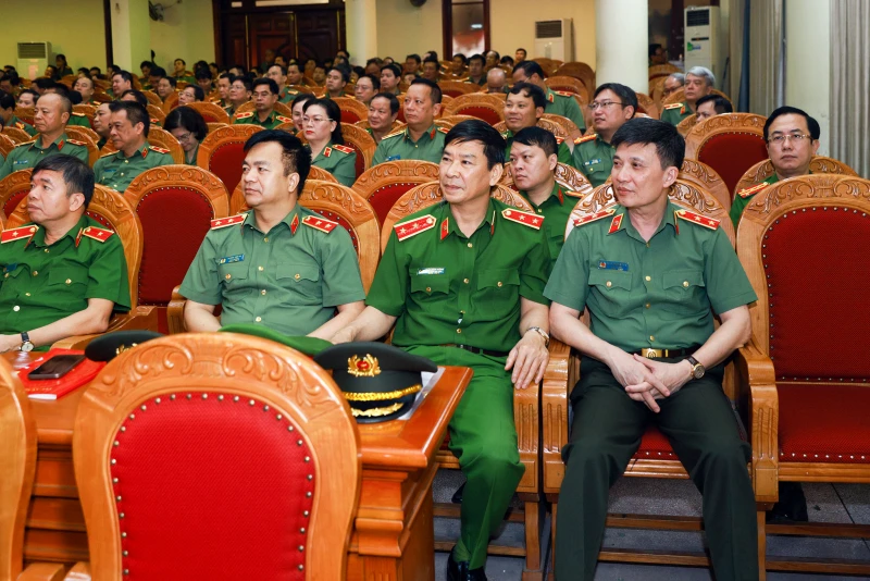 Nâng cao chất lượng công tác điều lệnh, quân sự, võ thuật trong Công an nhân dân Nâng cao chất lượng công tác điều lệnh, quân sự, võ thuật trong Công an nhân dân