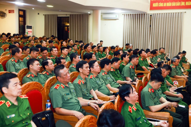 Nâng cao chất lượng công tác điều lệnh, quân sự, võ thuật trong Công an nhân dân Nâng cao chất lượng công tác điều lệnh, quân sự, võ thuật trong Công an nhân dân
