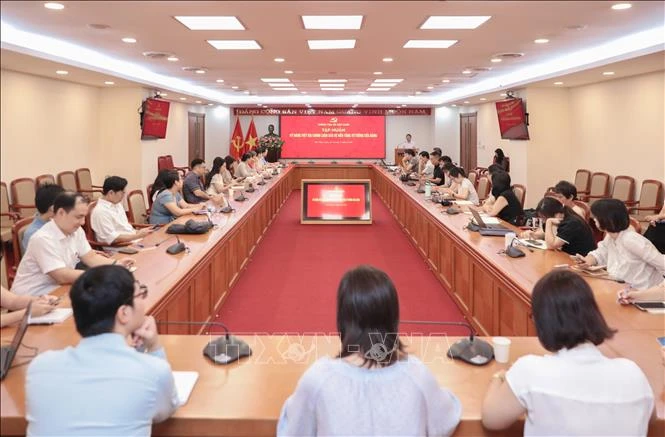 Nâng cao năng lực viết bài chính luận cho cán bộ, phóng viên TTXVN Nâng cao năng lực viết bài chính luận cho cán bộ, phóng viên TTXVN
