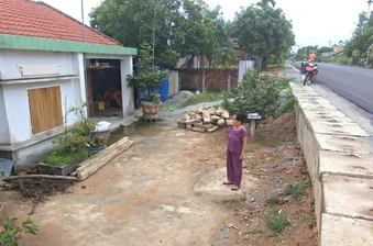 Nâng cấp Quốc lộ 14E, dân khốn khổ vì nhà cửa ‘lọt thỏm’