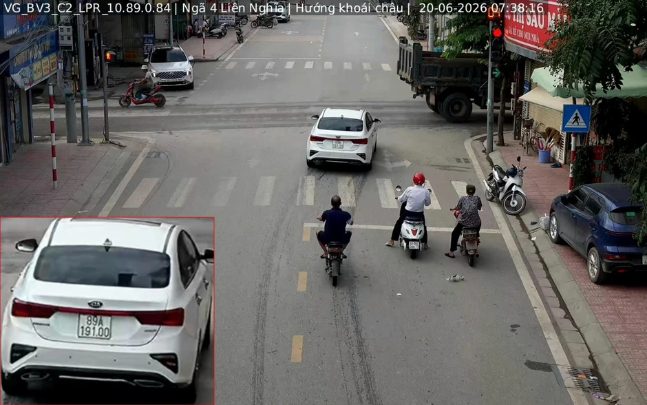 Nắng nóng gay gắt nhất năm 2026: Miền Bắc và miền Trung trải qua ngày oi ả Nắng nóng gay gắt nhất năm 2026: Miền Bắc và miền Trung trải qua ngày oi ả