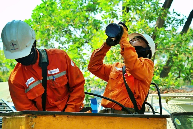 Nắng nóng trên diện rộng, sản lượng điện tiêu thụ trong ngày miền Trung - Tây Nguyên chạm mốc kỷ lục