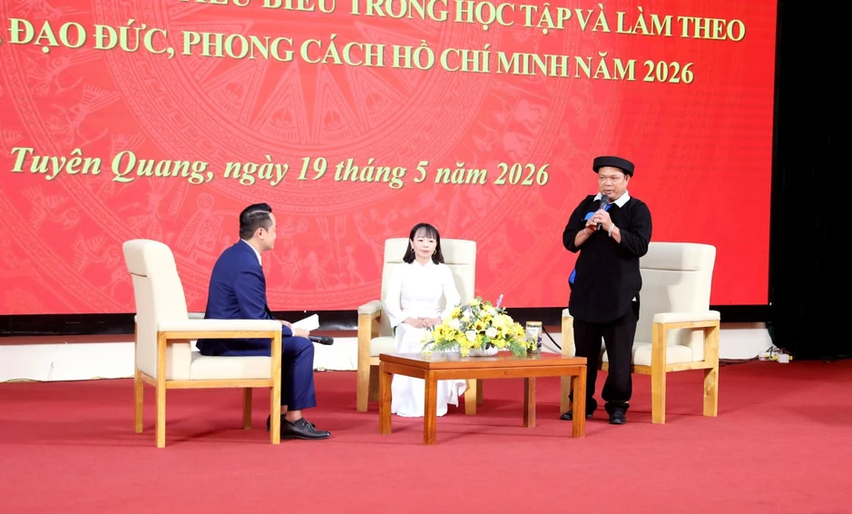 Nâng tầm công tác chính trị, tư tưởng của Đảng trong mỗi cán bộ, đảng viên Nâng tầm công tác chính trị, tư tưởng của Đảng trong mỗi cán bộ, đảng viên