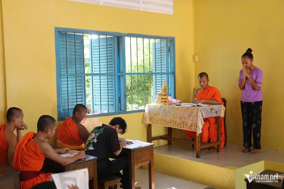 Nét đẹp chùa Khmer: Hè đến, trẻ lên chùa học chữ miễn phí, giữ tiếng nói dân tộc