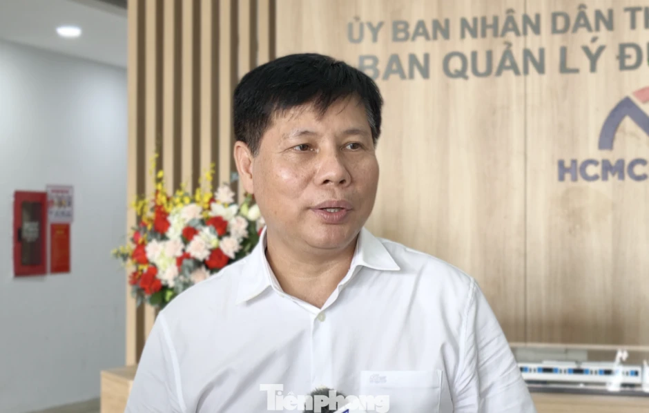 Ngày đầu phân luồng loạt tuyến đường làm Metro số 2 ở TPHCM Ngày đầu phân luồng loạt tuyến đường làm Metro số 2 ở TPHCM