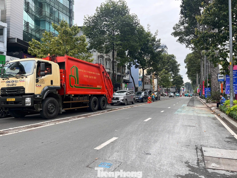 Ngày đầu phân luồng loạt tuyến đường làm Metro số 2 ở TPHCM Ngày đầu phân luồng loạt tuyến đường làm Metro số 2 ở TPHCM